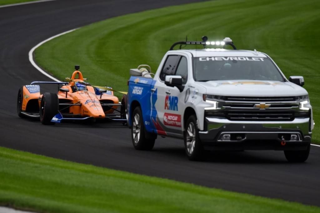 La lluvia y la mecánica lastran a Alonso en un test liderado por Sato