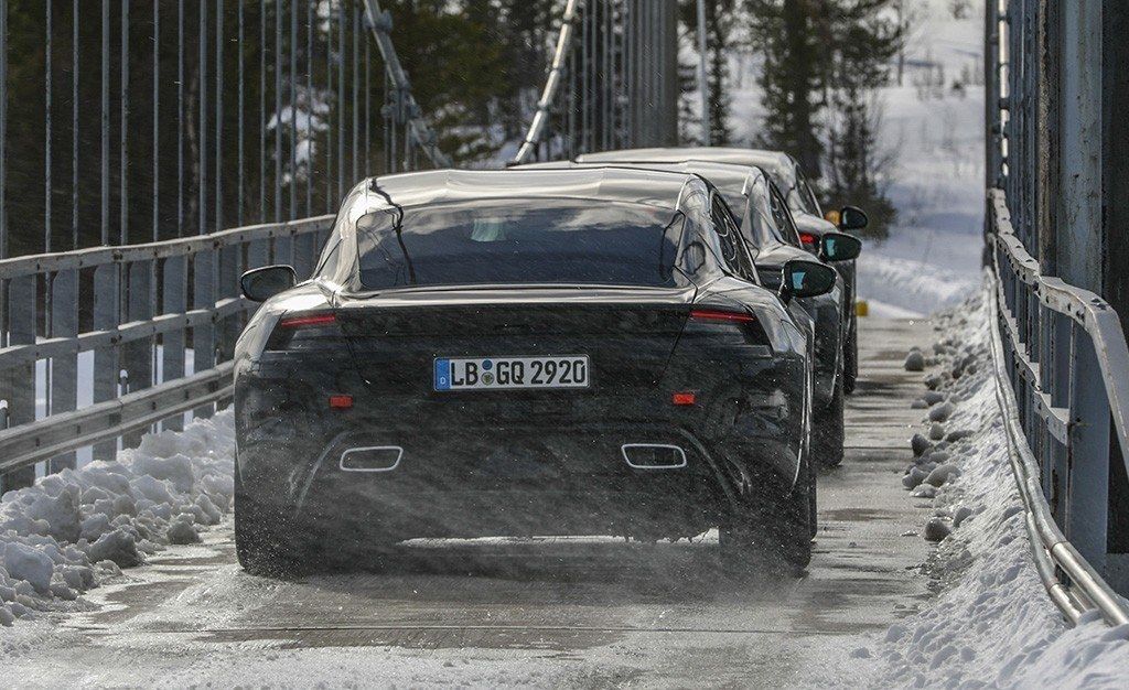 Japón prepara una red de cargadores eléctricos ante la llegada del Porsche Taycan