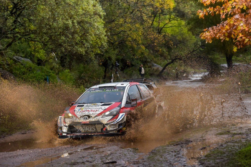 Kris Meeke manda en el barro del Rally de Argentina