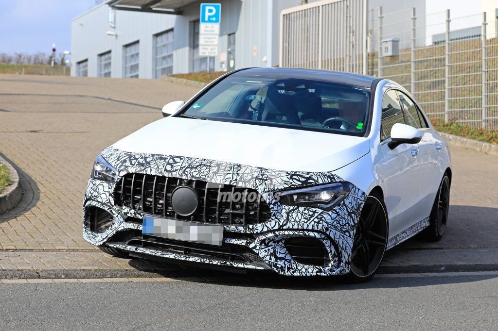 Prototipo del Mercedes-AMG CLA 45 casi al desnudo en vídeo