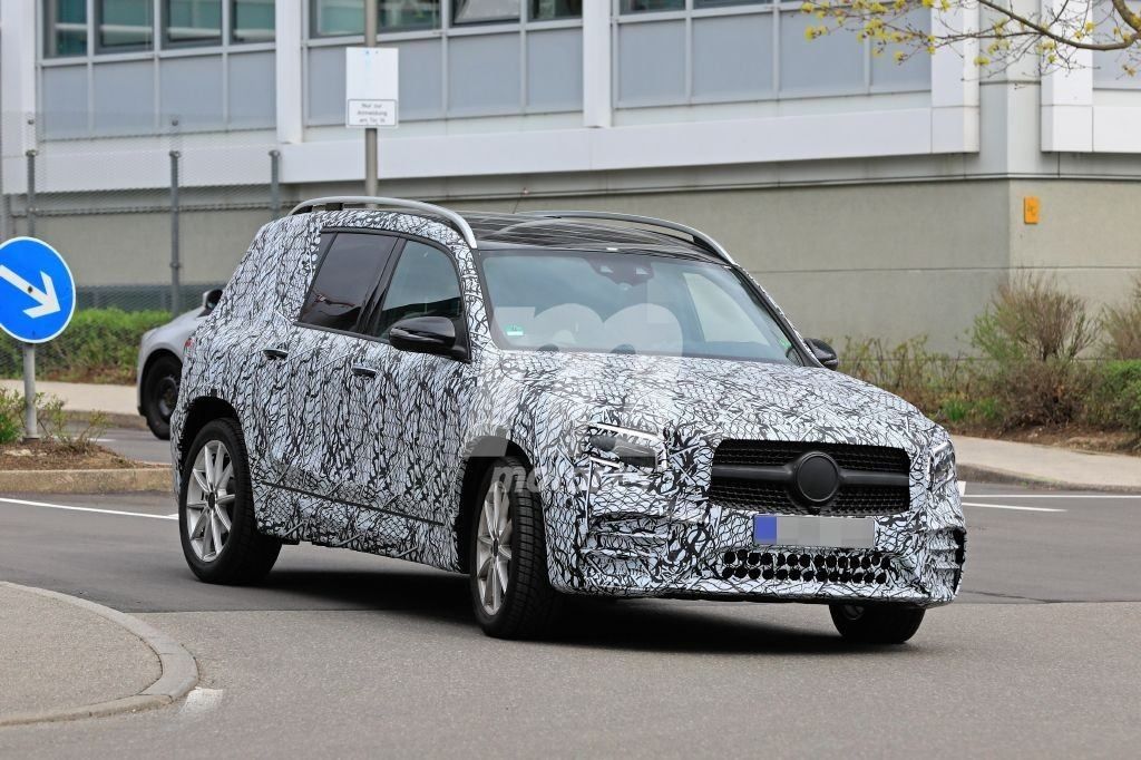 El nuevo Mercedes GLB pierde camuflaje dejando ver detalles del paquete AMG