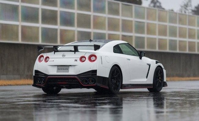 Nissan GT-R 2020 - posterior