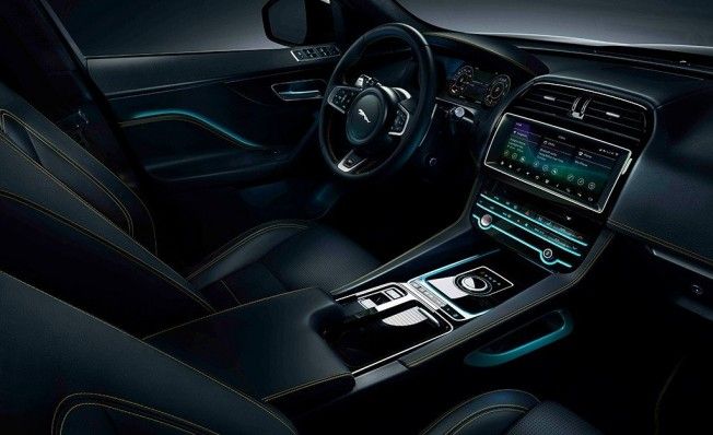 Jaguar F-Pace 300 Sport - interior