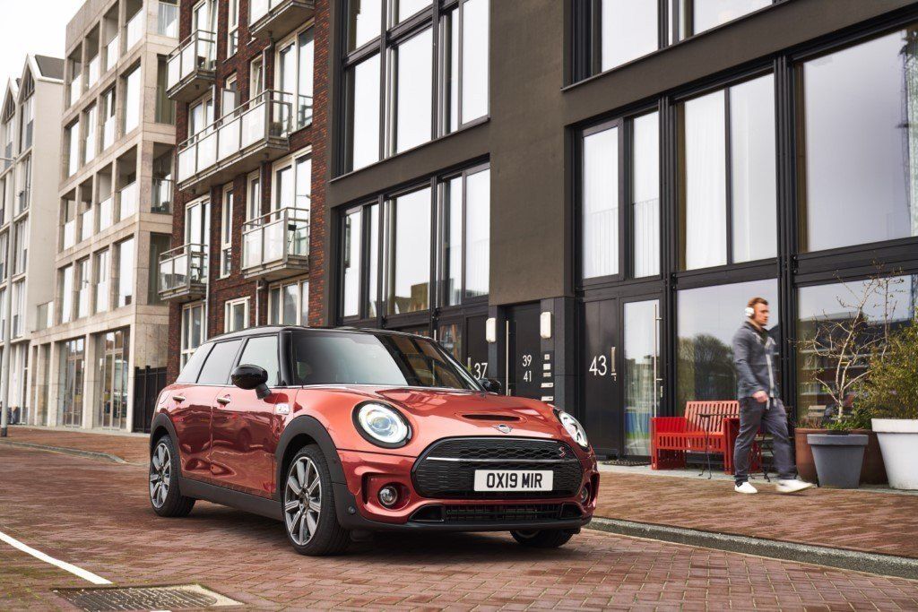 Mini Clubman 2019, el familiar británico se renueva por dentro y por fuera