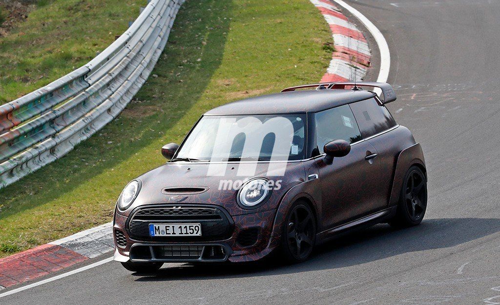 El nuevo MINI John Cooper Works GP al descubierto a su paso por Nürburgring