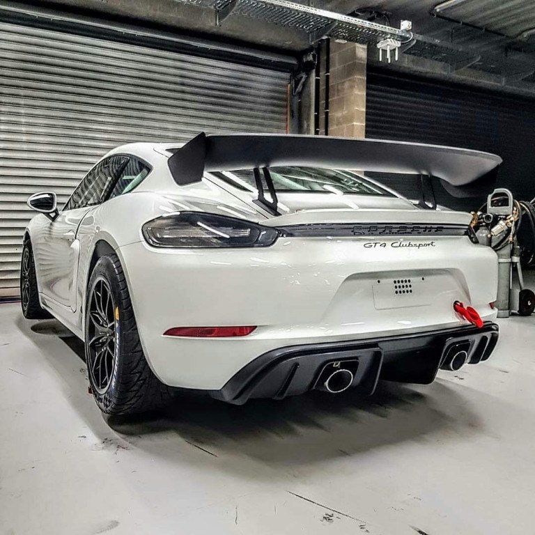 El Posche Cayman GT4 Clubsport en blanco adelanta la versión de calle