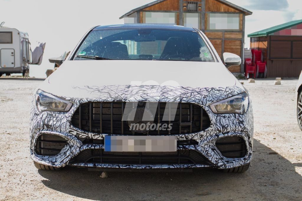 Nuevas fotos espía del Mercedes-AMG CLA 45 4MATIC durante sus pruebas, interior incluido