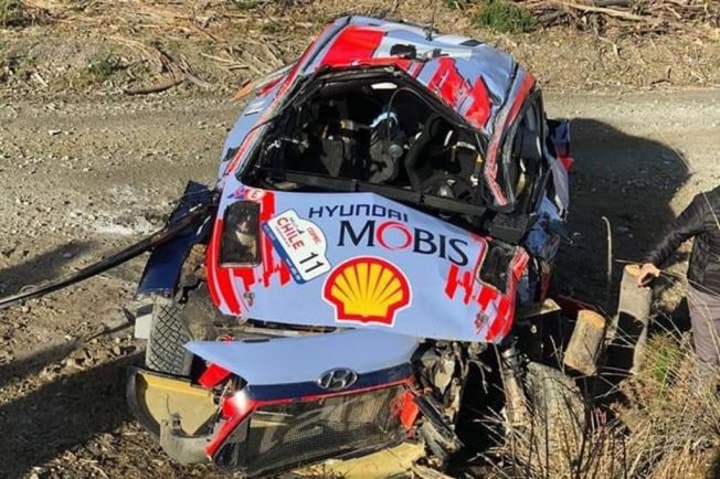 Fuerte accidente de Thierry Neuville en Chile, Tänak sigue líder