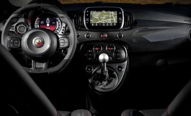 Abarth 595 esseesse - interior