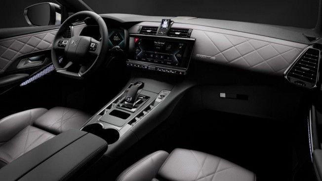 DS 7 Crossback E-Tense 4x4 - interior