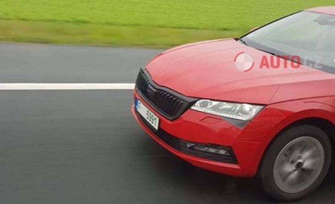 Skoda Octavia 2020 - foto espía frontal