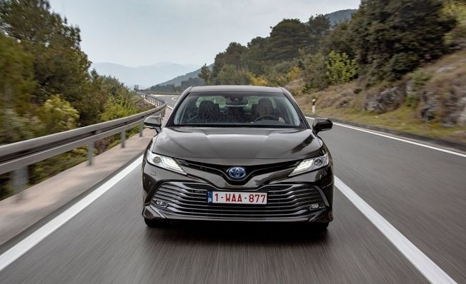 Toyota Camry Hybrid - frontal