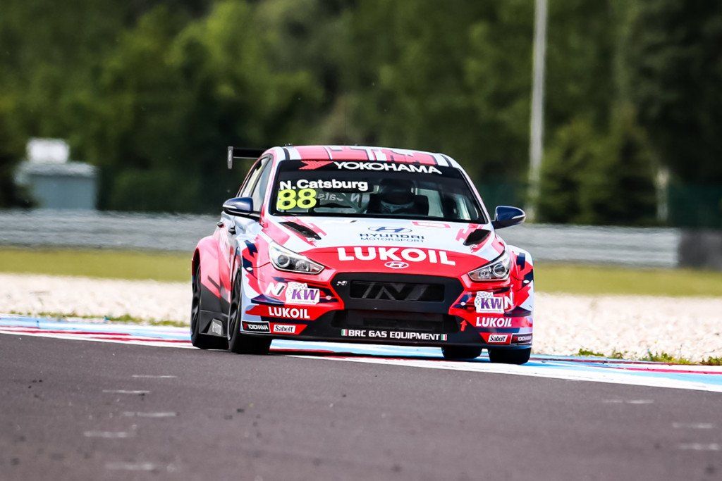 Catsburg se anota la primera pole del WTCR en Eslovaquia