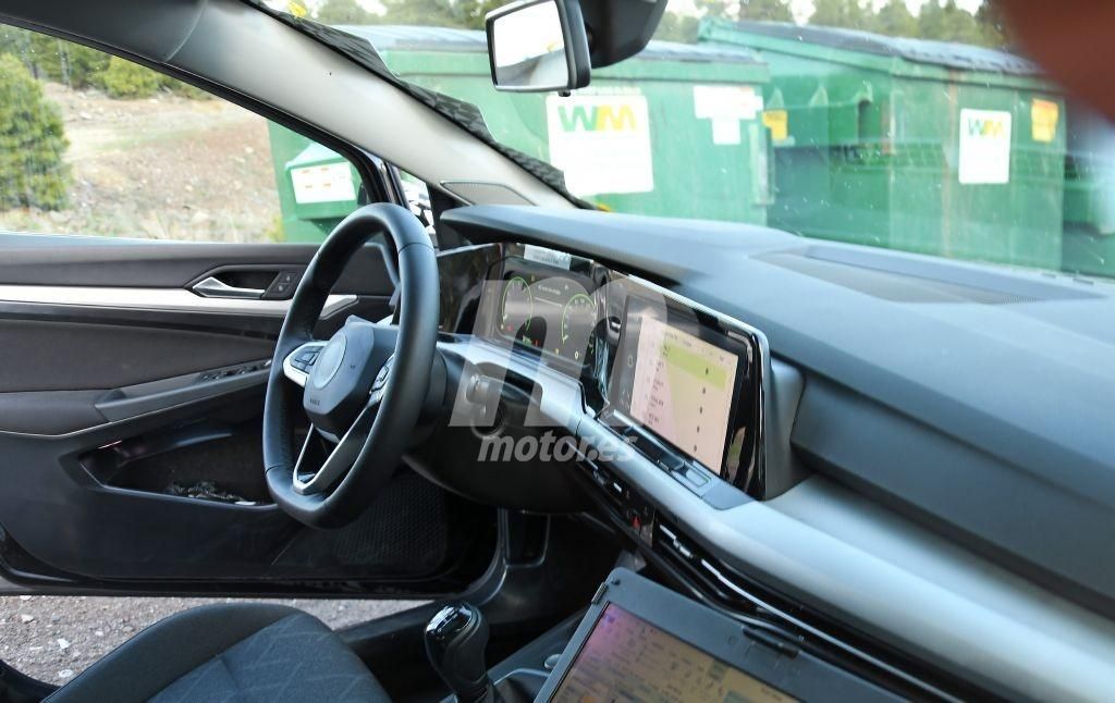 Al descubierto el avanzado interior del nuevo Volkswagen Golf 2020: ¡las fotos espía más reveladoras!