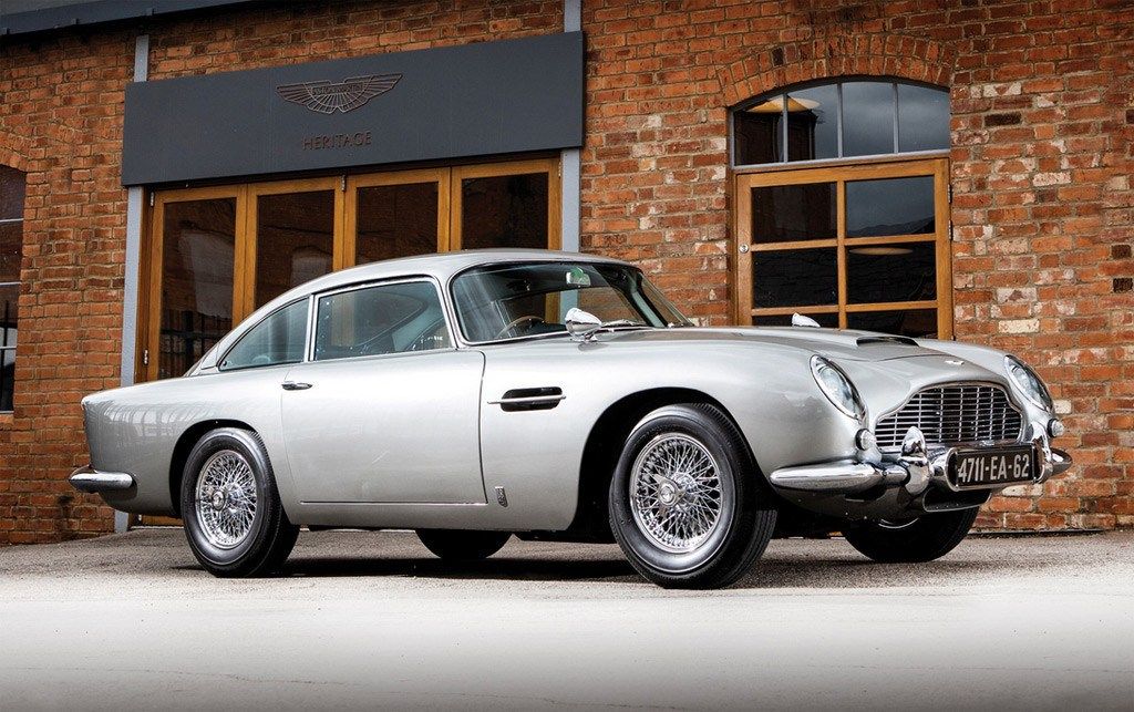 Uno de los Aston Martin DB5 de '007 Operación Trueno' a subasta