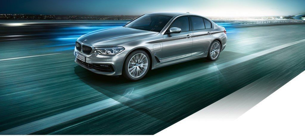 Los híbridos enchufables de BMW alertarán a los peatones desde julio