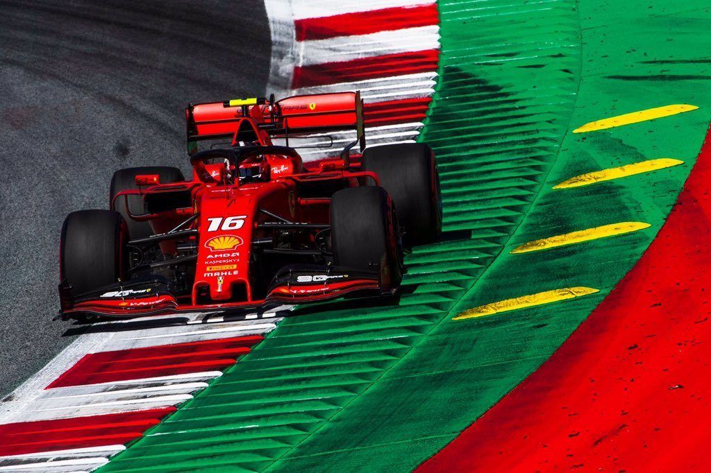 Cara y cruz para Ferrari: pole para Leclerc y fallo neumático para Vettel