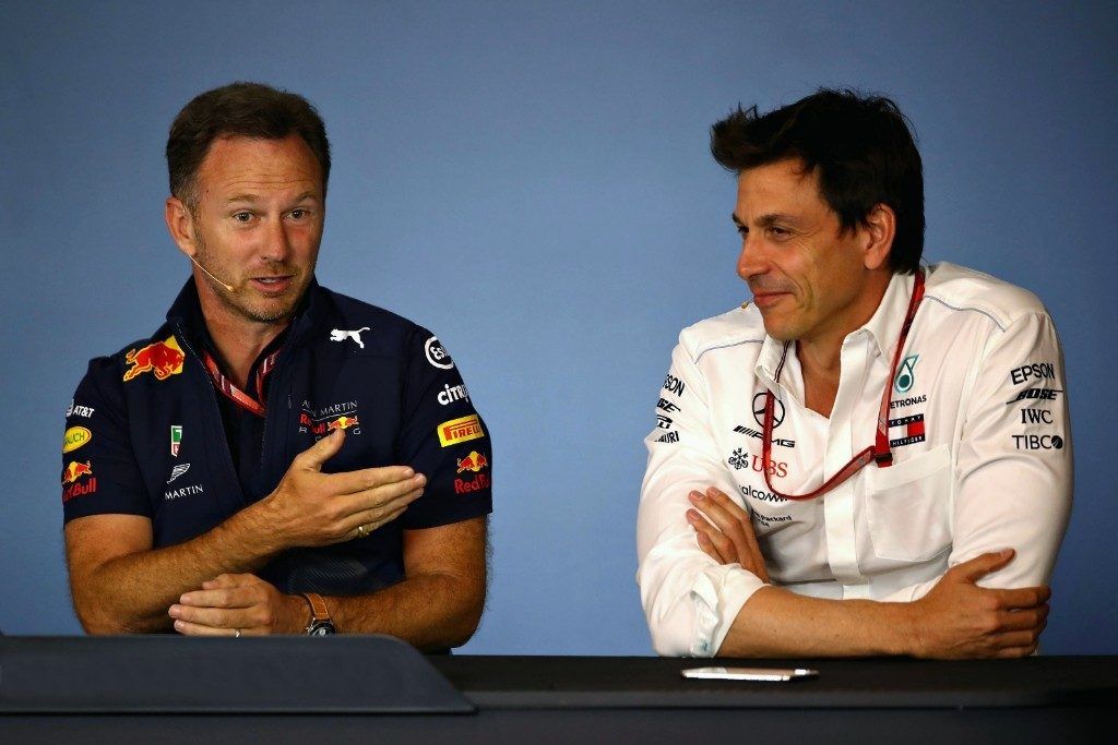 Horner pide la vuelta de los neumáticos de 2018, Wolff lo considera "oportunista"