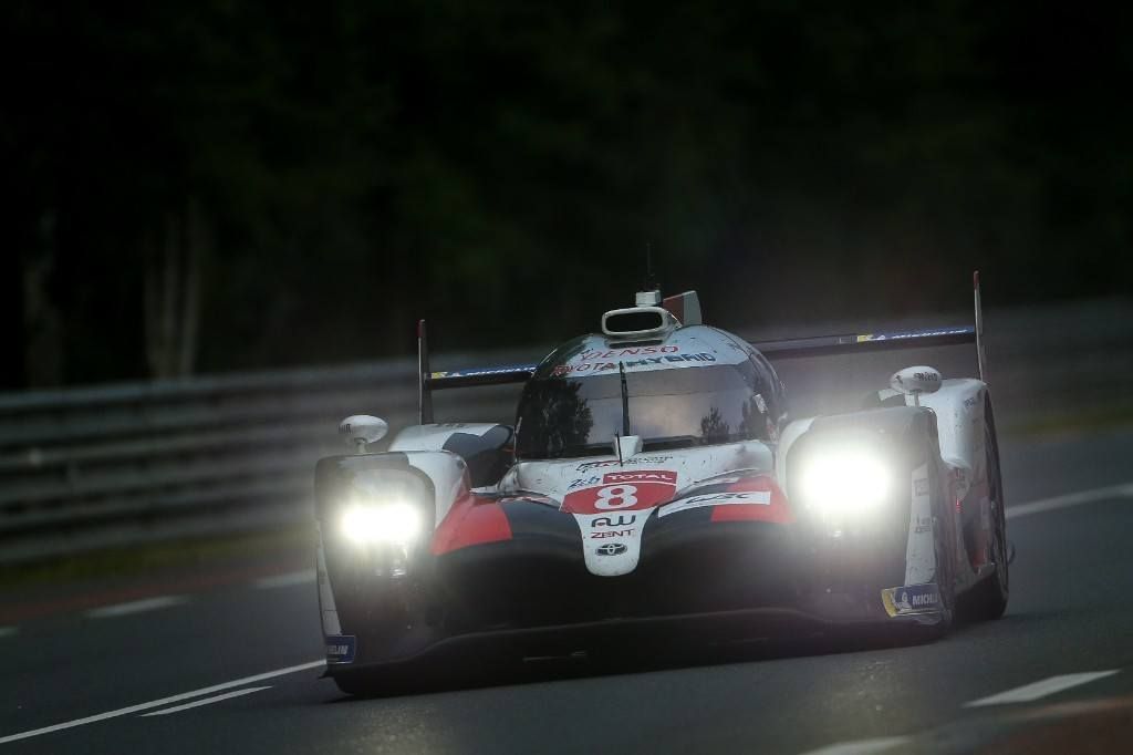 Un pinchazo en el Toyota #7 da la victoria al #8 de Alonso, que se corona campeón