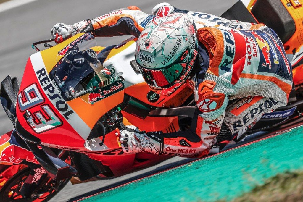 Marc Márquez se impone en Barcelona tras quedarse sin rivales