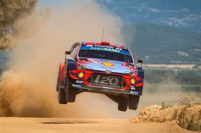 Latvala manda en Cerdeña con Ogier fuera de juego