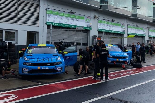 Pole de Esteban Guerrieri bajo la lluvia del Nordschleife