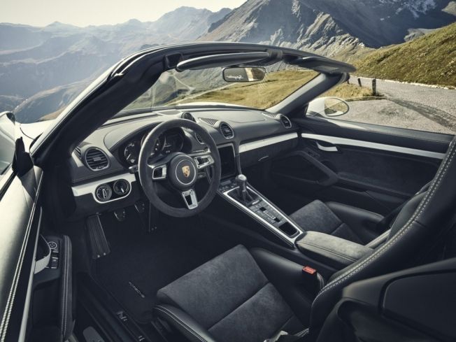 Porsche 718 Spyder GT4 - interior