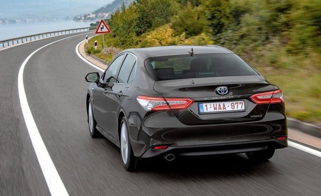 Toyota Camry Hybrid - posterior