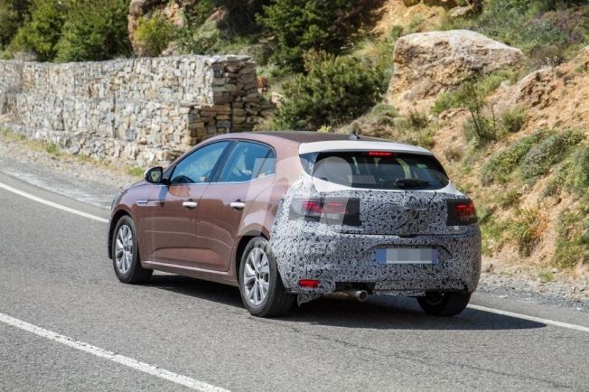 Renault Mégane 2020 - foto espía posterior