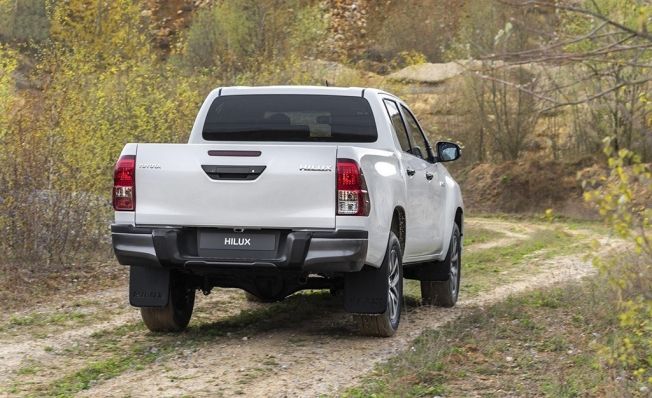 Toyota Hilux Legend Black - posterior