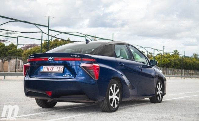 Toyota Mirai - posterior