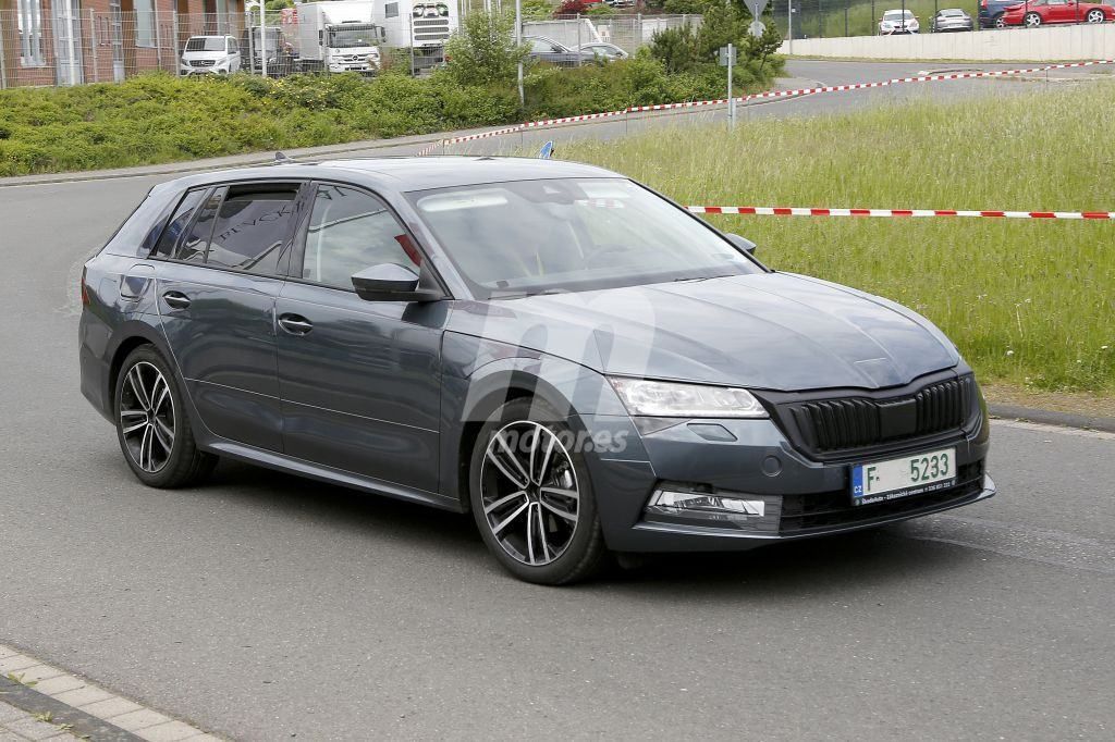 El futuro Skoda Octavia Combi nos muestra su nuevo frontal