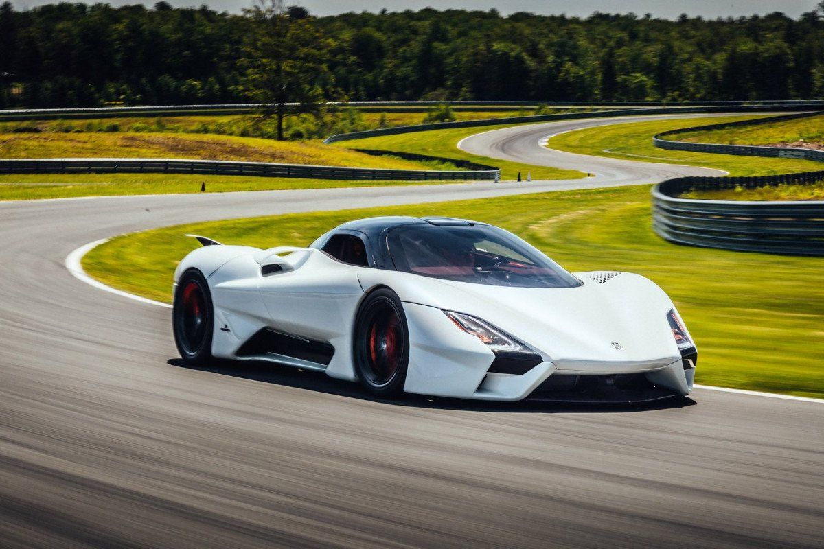 El primer ejemplar del SSC Tuatara de 1.774 CV ya rueda en circuito