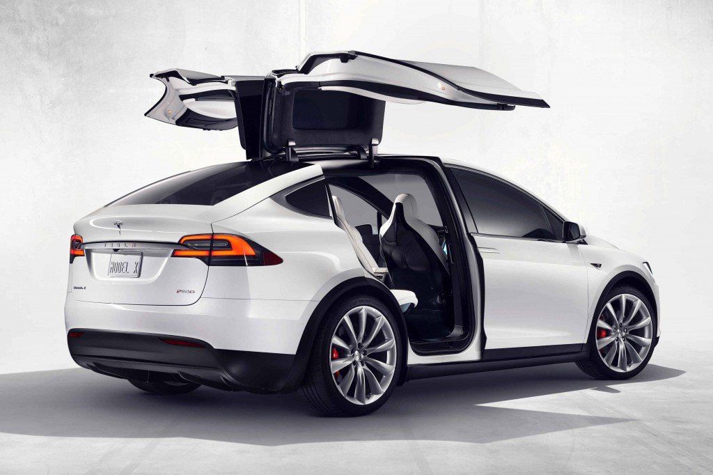 Tesla cambia el color base negro por otro blanco en toda la gama