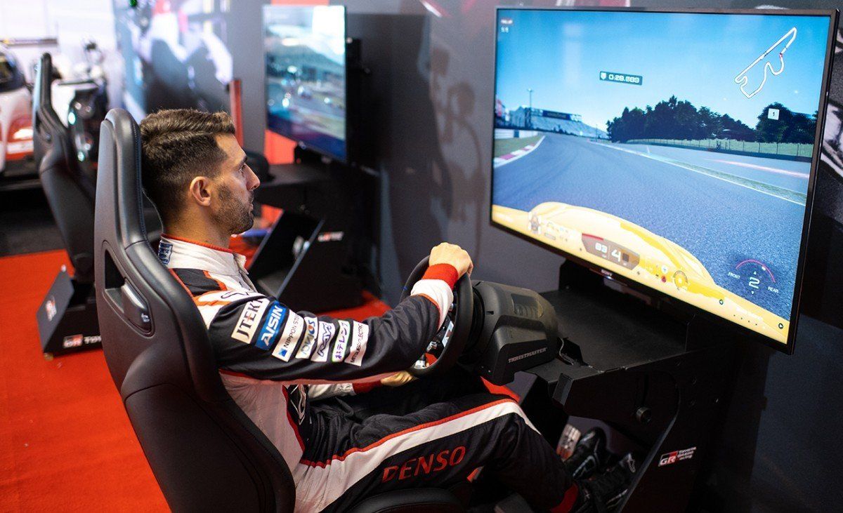 Toyota confía en Thrustmaster para sus simuladores de conducción