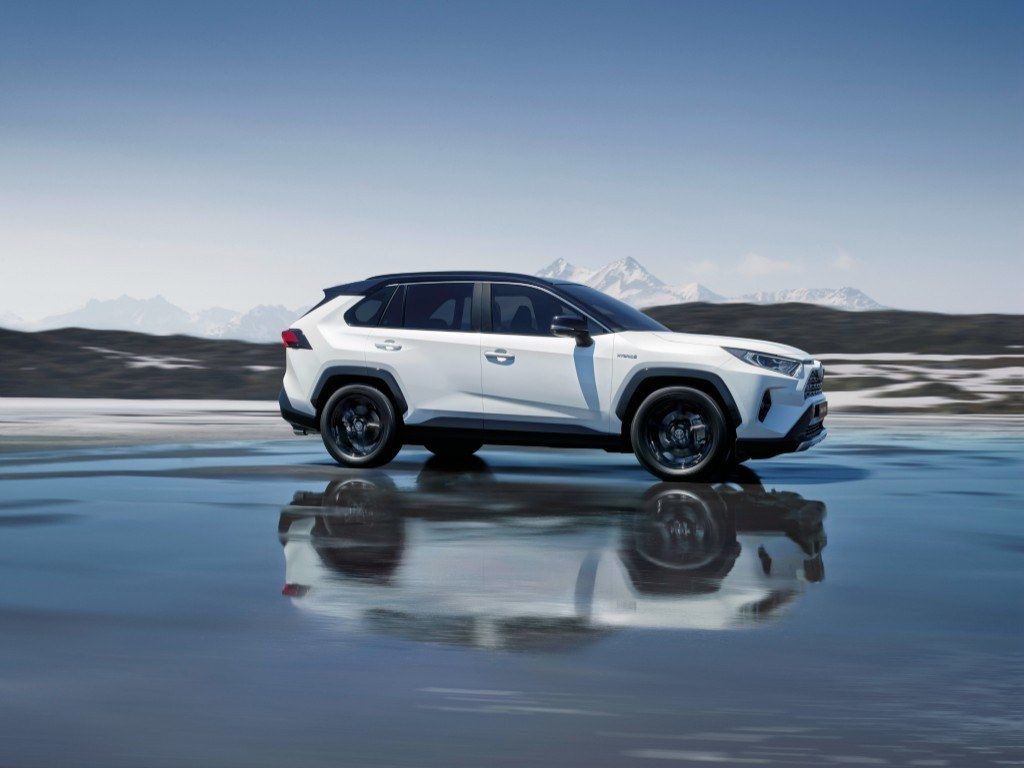 Noruega - Mayo 2019: El Toyota RAV4 enseña músculo