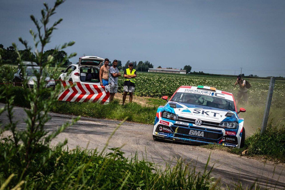 Victoria de autoridad de Craig Breen en el Ypres Rally