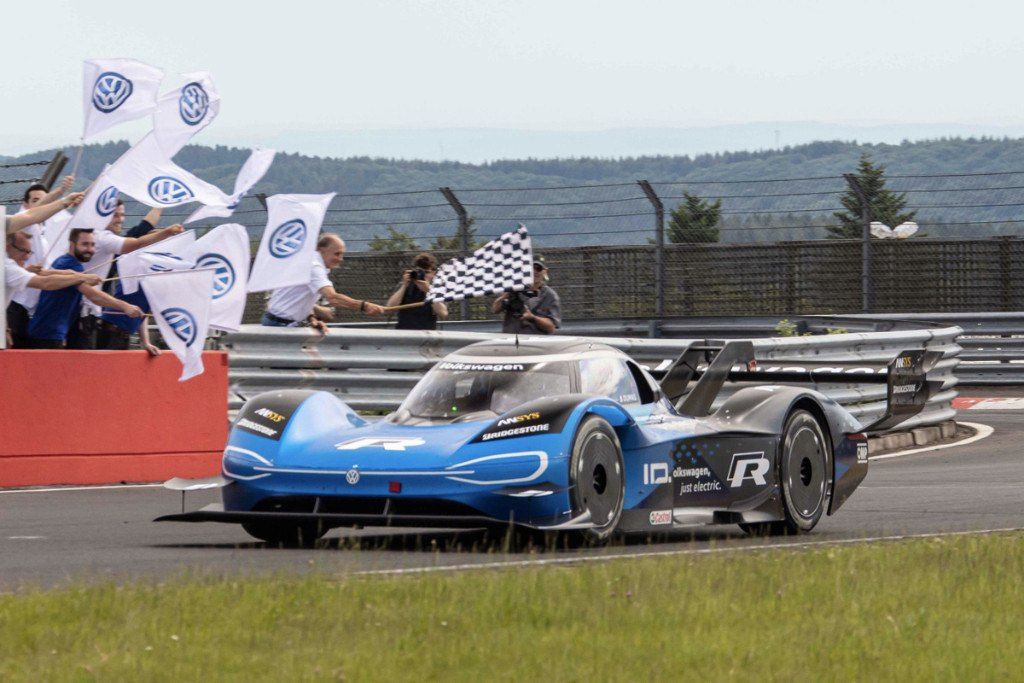 El Volkswagen ID. R bate el récord del Nordschleife para un vehículo eléctrico