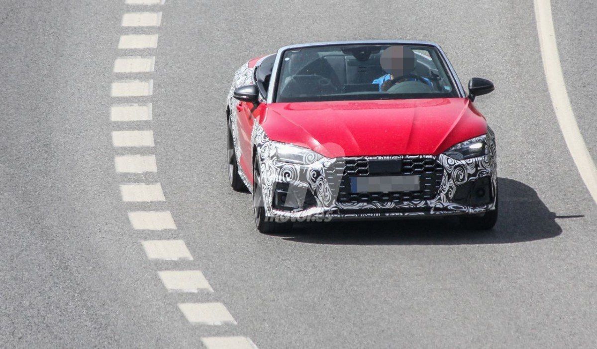 El actualizado Audi S5 Cabrio vuelve a dejarse ver, esta vez en fotos espía "aéreas"