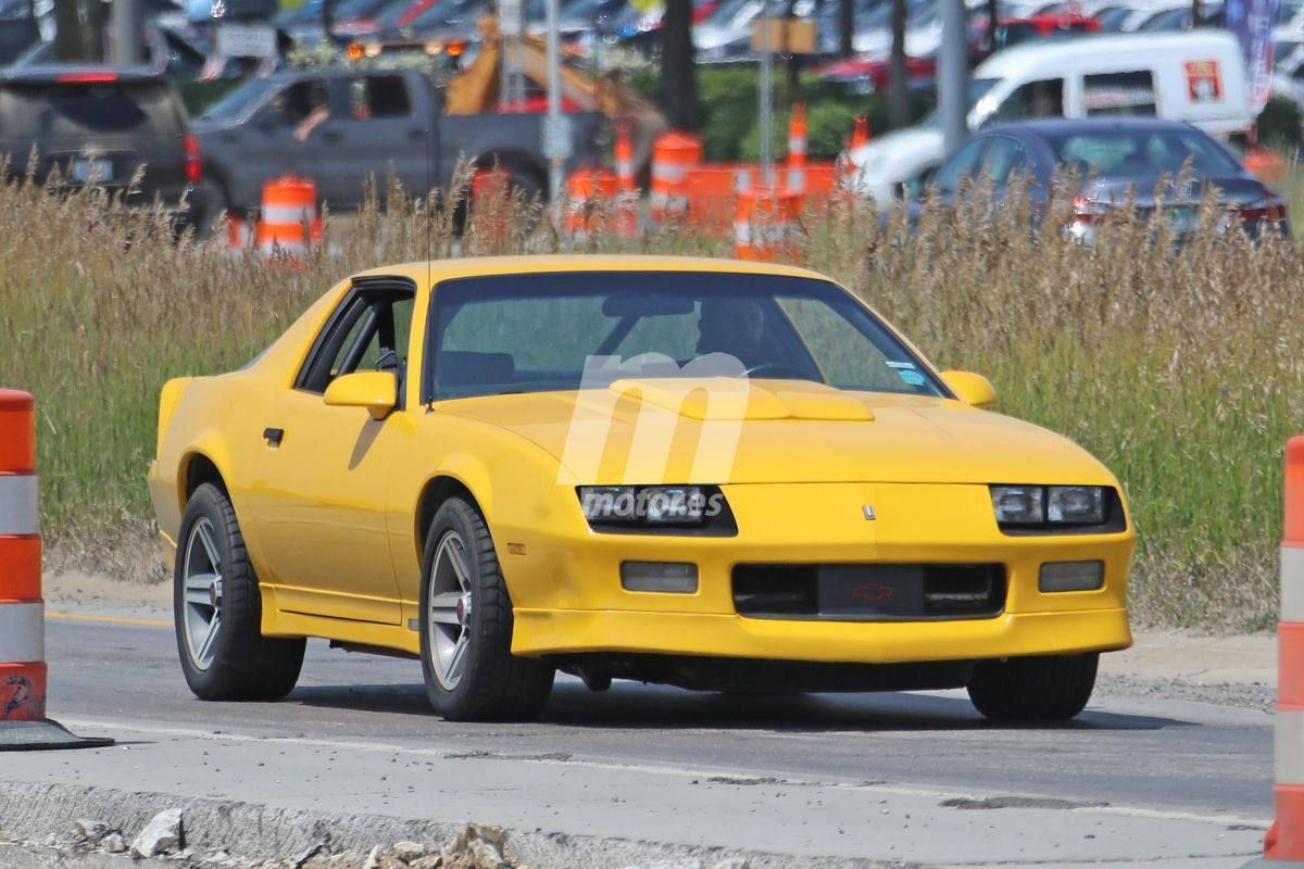 Extraña mula del Chevrolet Camaro Gen-3 cazada en la pista de pruebas de GM