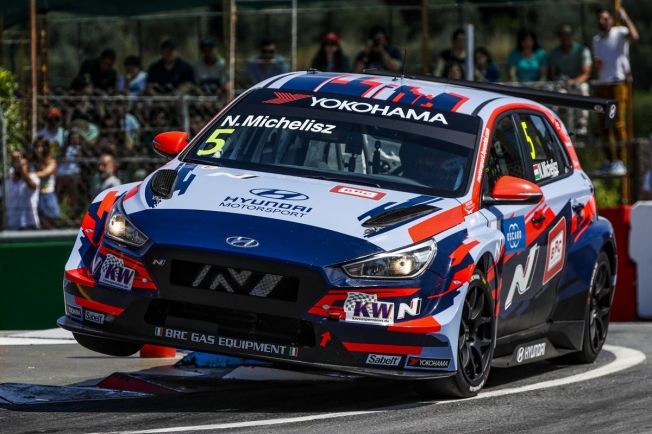 Norbert Michelisz gana en Vila Real y aprieta el WTCR