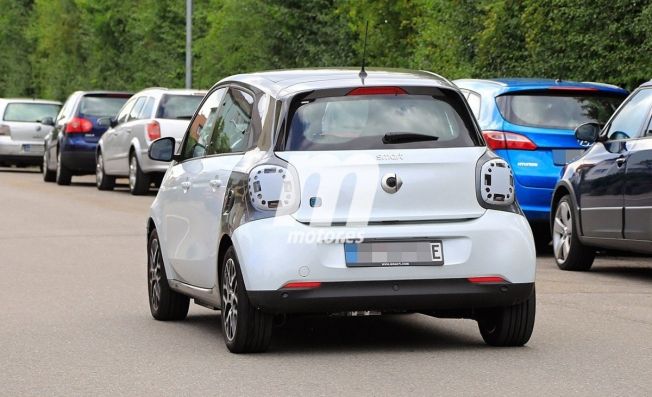 Smart EQ ForFour 2020 - foto espía posterior