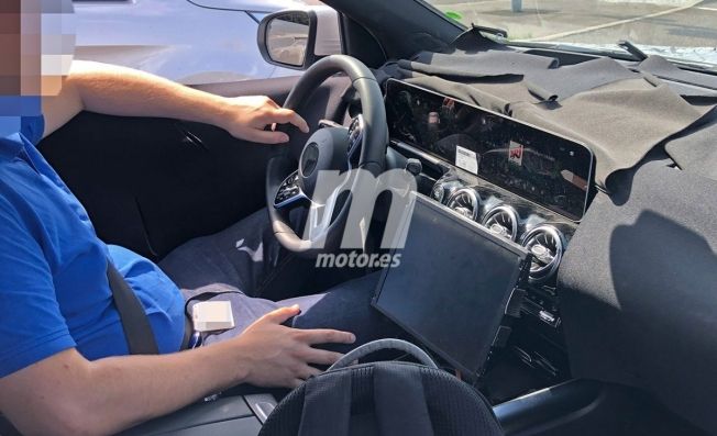 Mercedes GLA 2020 - foto espía interior