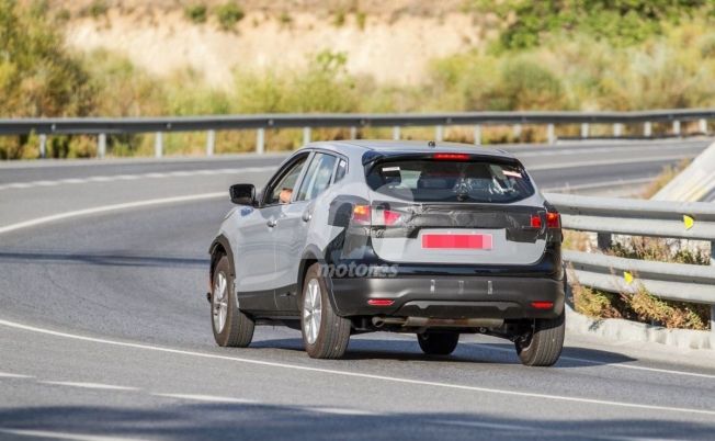 Nissan Qashqai 2021 - foto espía posterior