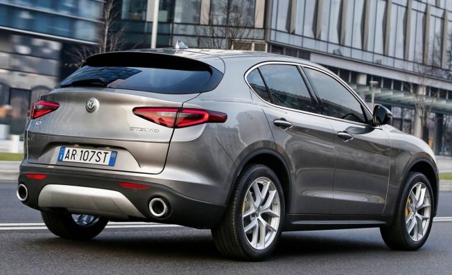 Alfa Romeo Stelvio - posterior