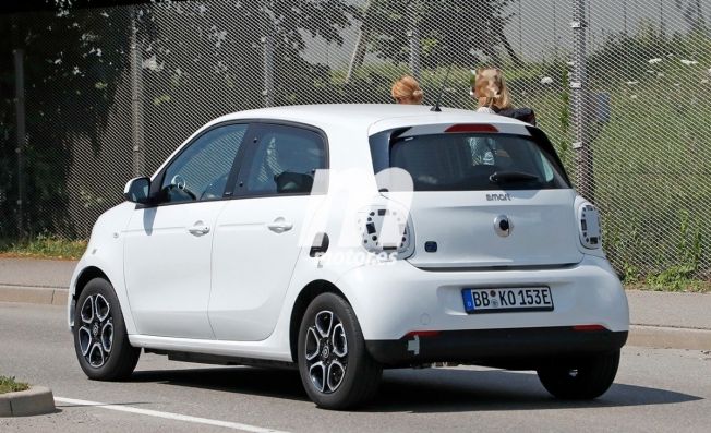 Smart EQ ForFour 2020 - foto espía posterior