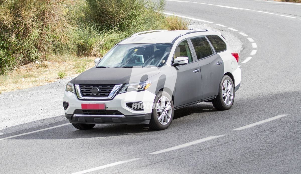 Una misteriosa mula del Nissan Pathfinder 2019 avistada en Europa