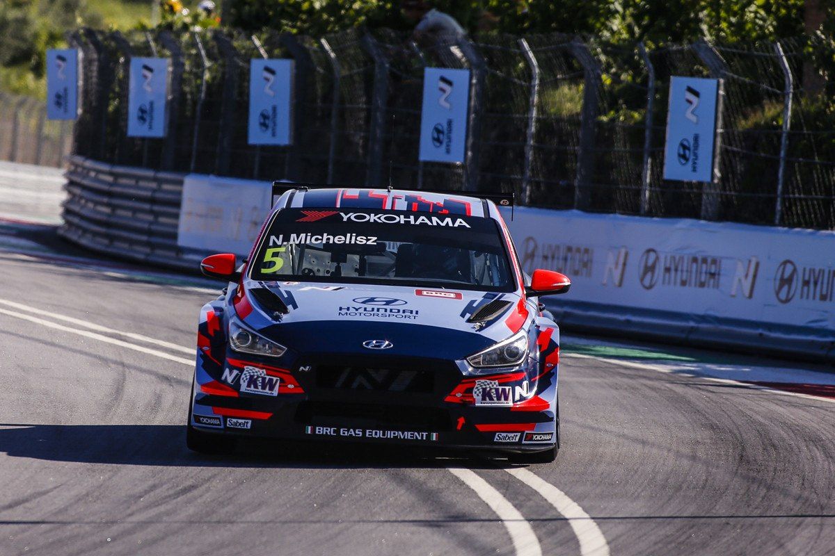 Michelisz alcanza la primera pole del WTCR en Vila Real