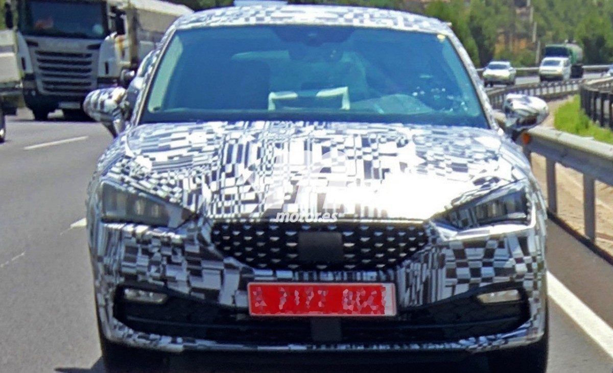 El frontal del nuevo SEAT León 2020 sigue perdiendo camuflaje