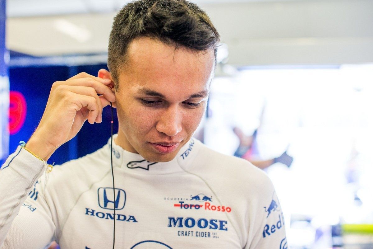 Albon y su paso a Red Bull: "Es un gran salto a la piscina, ¡pero llevo puesto mi bañador!"